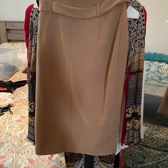 NWT White House Black Market khaki skirt- size 2 - Picture 6 of 7